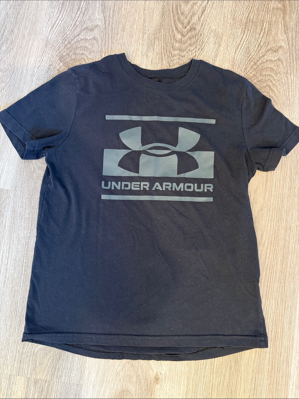 Under Armour Black Tee with Gray Logo Boys Medium